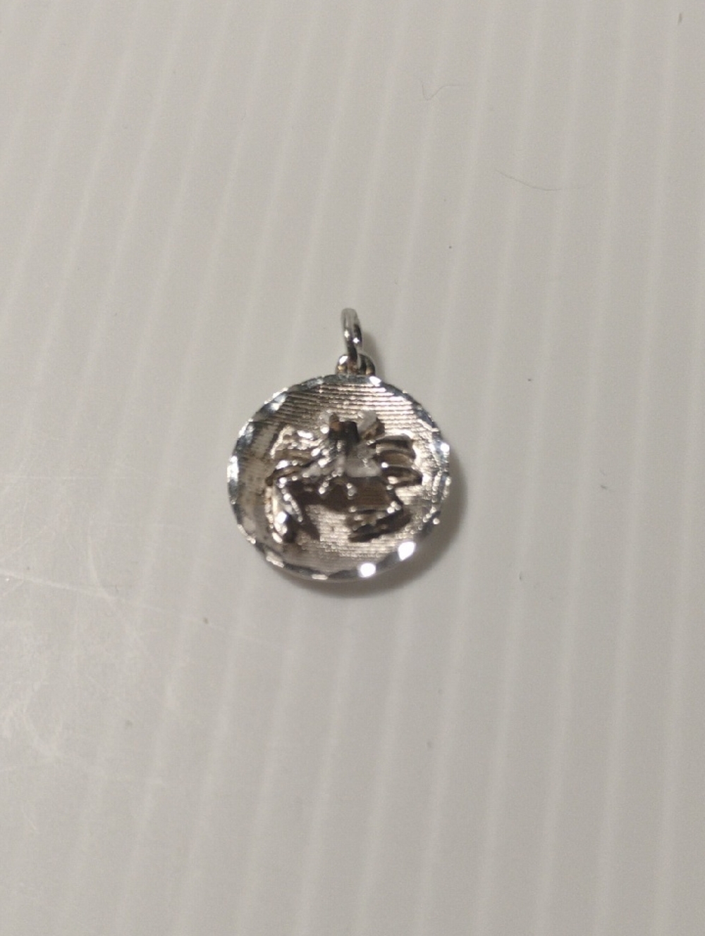 Zodiak Pendant Featuring Cancer The Crab